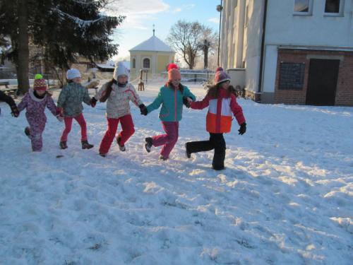 Hry na sněhu ve školní družině